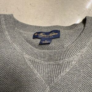 Brooks Brothers Gray Crewneck Sweater with Classic Knit Design